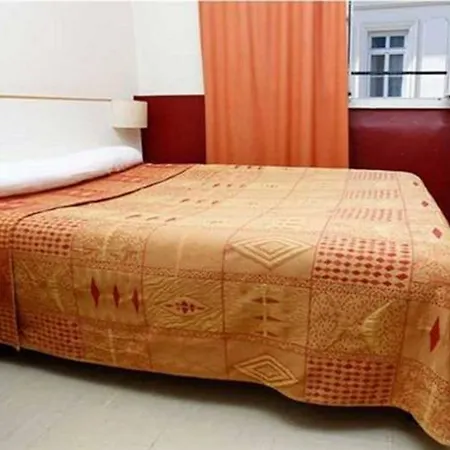 Hotel Du Pont Neuf-3